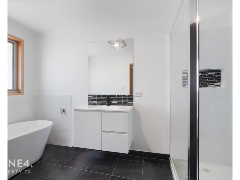 12 Hillmorton Road, Lindisfarne TAS 7015