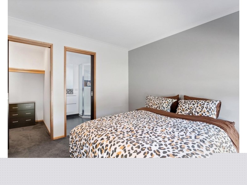 12 Hillmorton Road, Lindisfarne TAS 7015