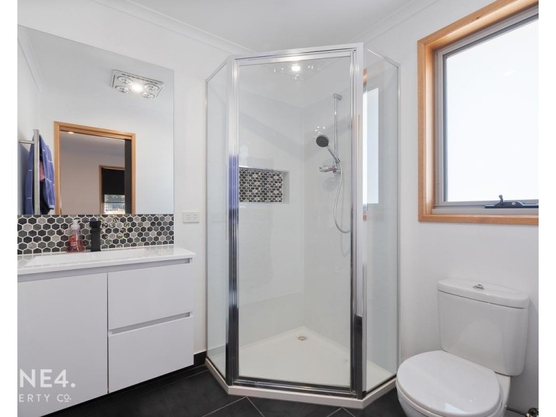 12 Hillmorton Road, Lindisfarne TAS 7015