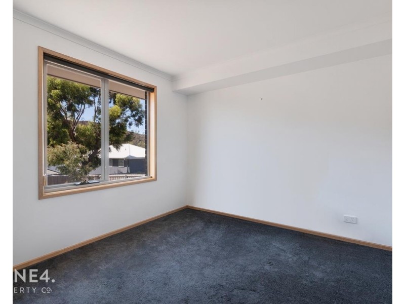 12 Hillmorton Road, Lindisfarne TAS 7015