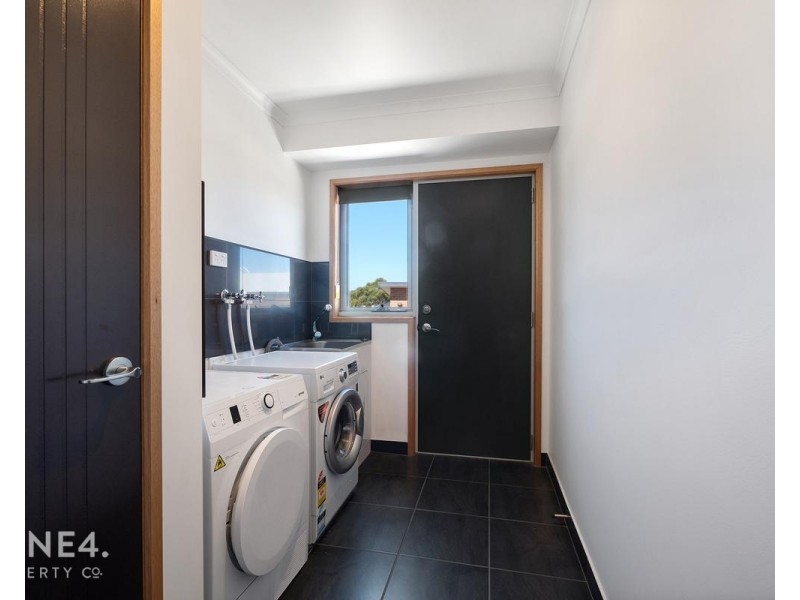12 Hillmorton Road, Lindisfarne TAS 7015