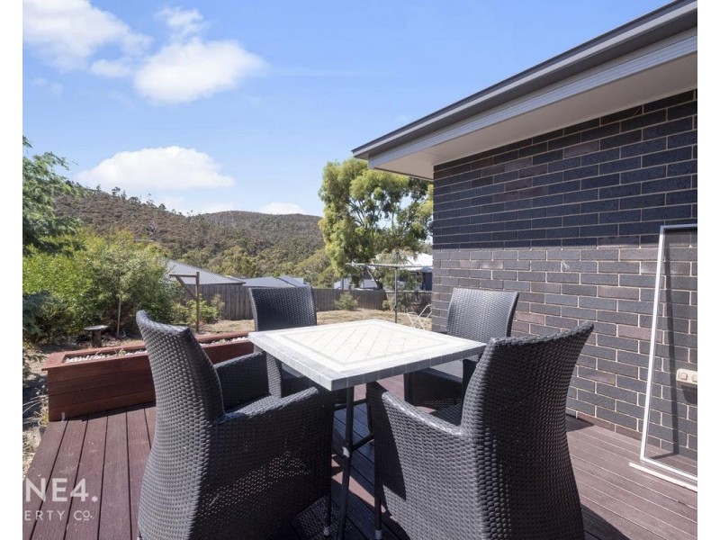 12 Hillmorton Road, Lindisfarne TAS 7015