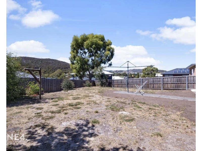 12 Hillmorton Road, Lindisfarne TAS 7015