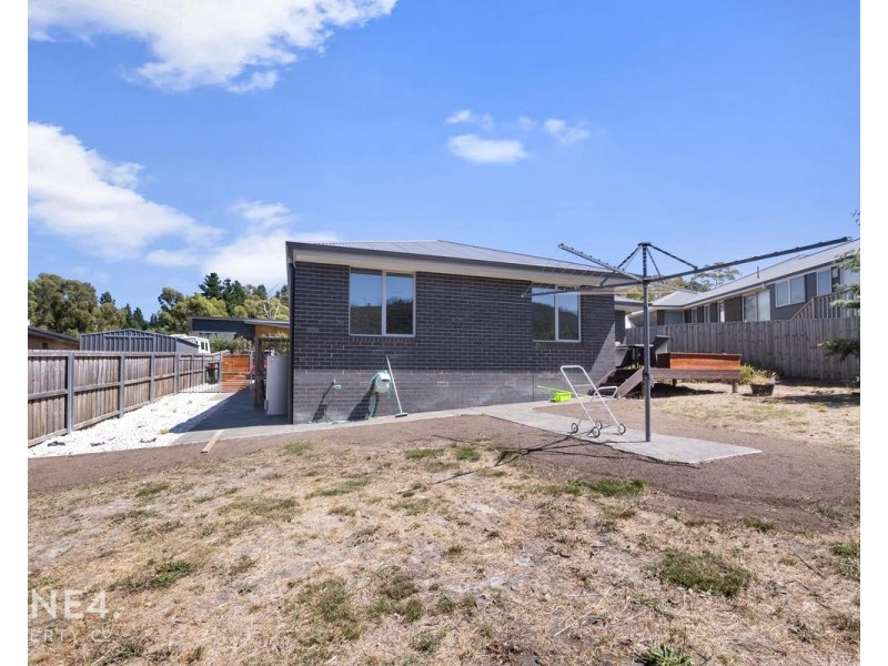 12 Hillmorton Road, Lindisfarne TAS 7015