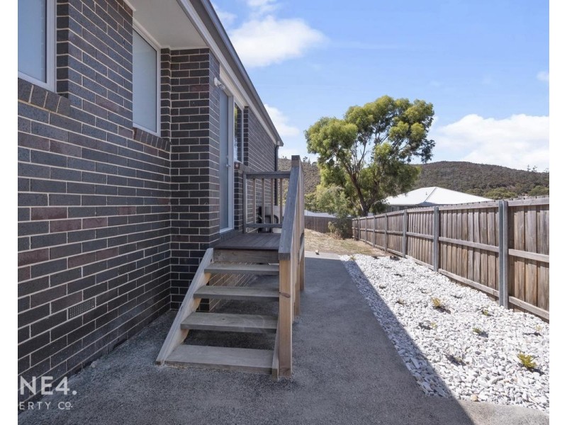 12 Hillmorton Road, Lindisfarne TAS 7015
