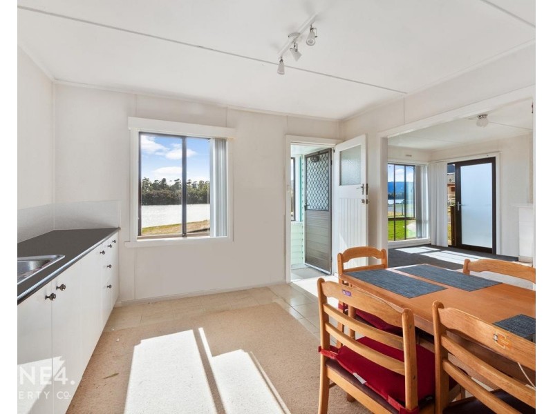 6 Curlew Parade, Claremont TAS 7011