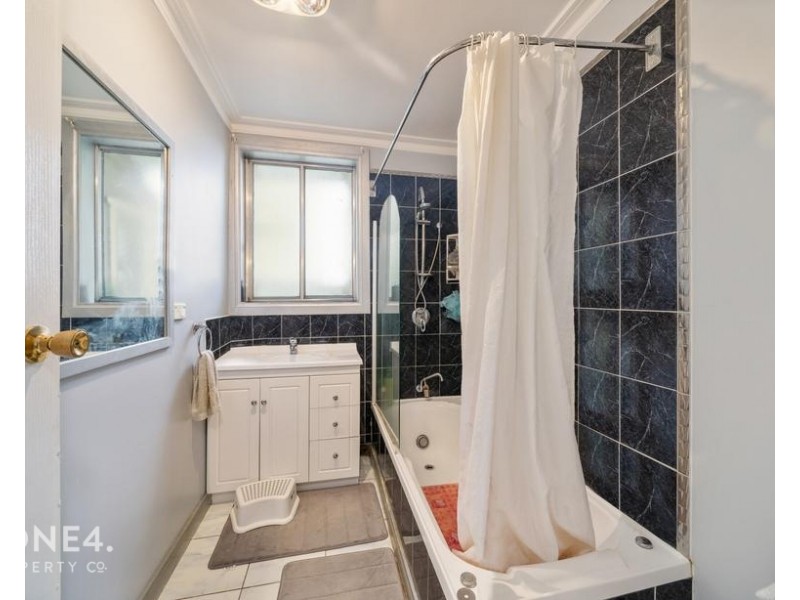 24 Hookey Court, Rokeby TAS 7019