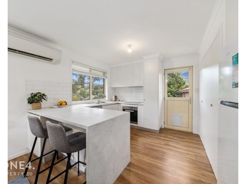2/10 Treetops Court, Claremont TAS 7011