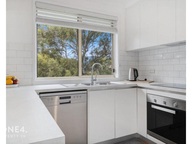 2/10 Treetops Court, Claremont TAS 7011