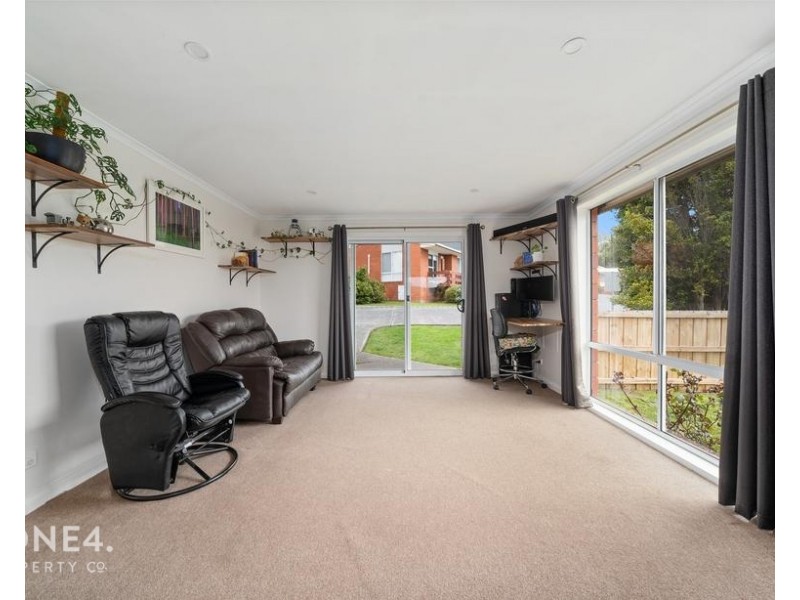 2/104 Abbotsfield Road, Claremont TAS 7011
