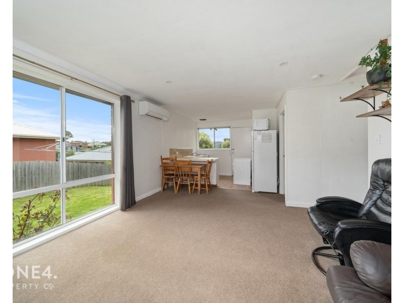 2/104 Abbotsfield Road, Claremont TAS 7011