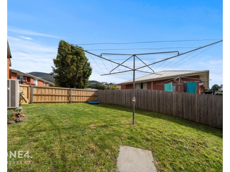2/104 Abbotsfield Road, Claremont TAS 7011