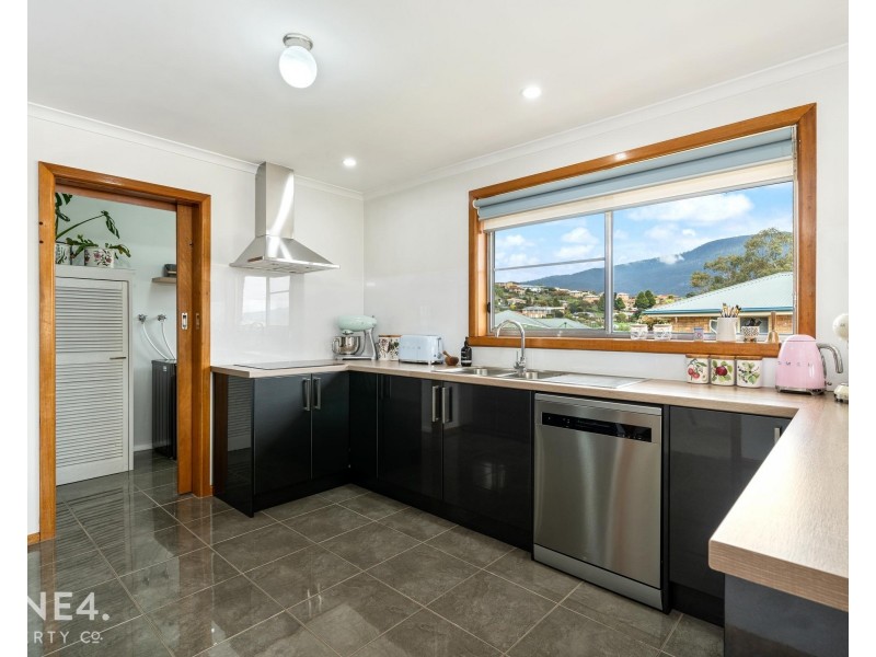 7 Brendan Crescent, Austins Ferry TAS 7011