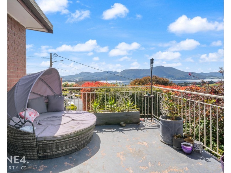 27 Kinarra Crescent, Chigwell TAS 7011