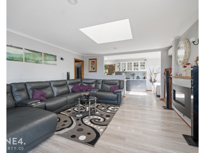 27 Kinarra Crescent, Chigwell TAS 7011