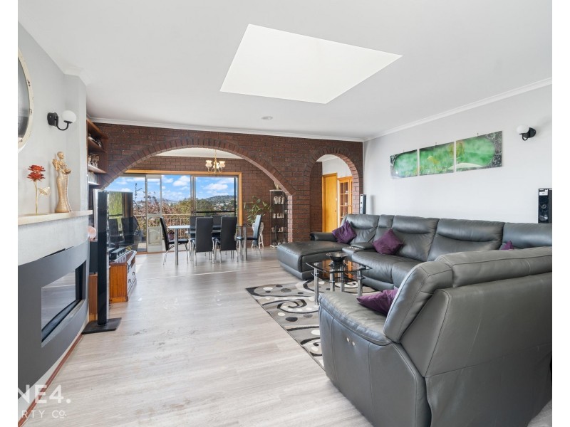 27 Kinarra Crescent, Chigwell TAS 7011