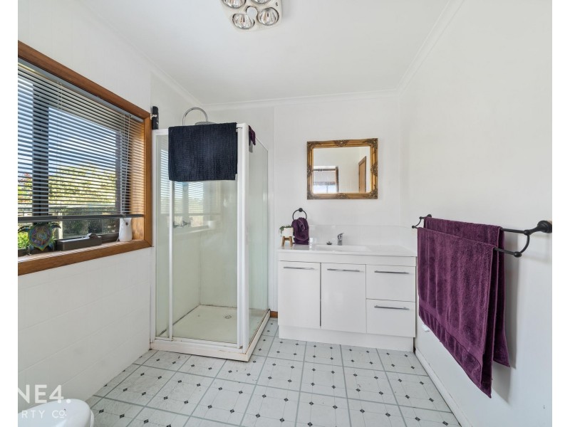 27 Kinarra Crescent, Chigwell TAS 7011