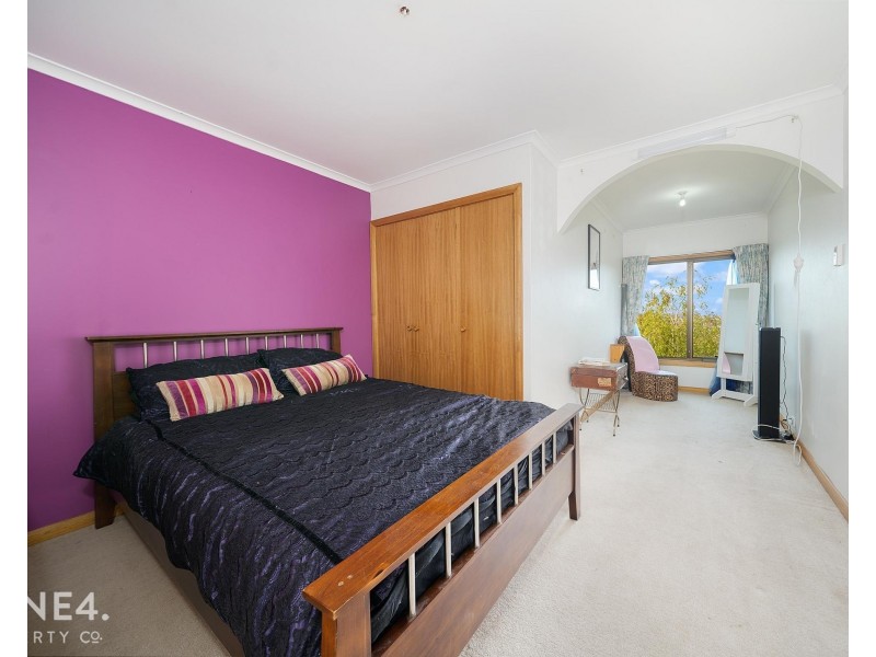 27 Kinarra Crescent, Chigwell TAS 7011