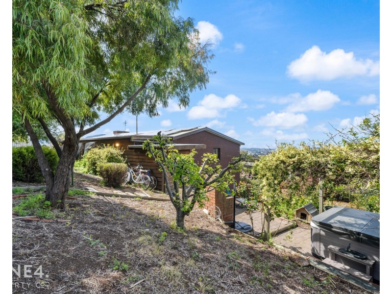 27 Kinarra Crescent, Chigwell TAS 7011