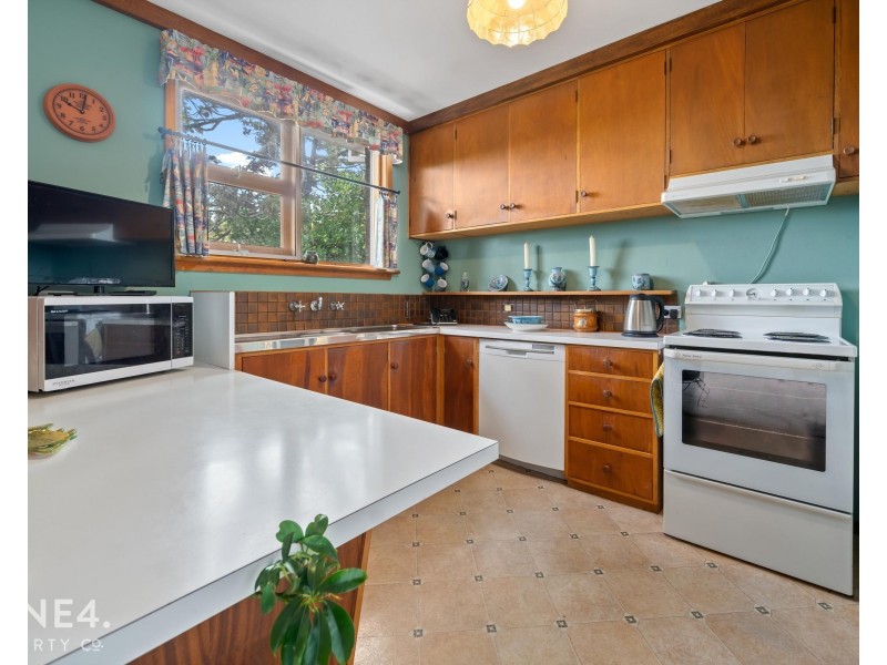 531 Churchill Avenue, Sandy Bay TAS 7005