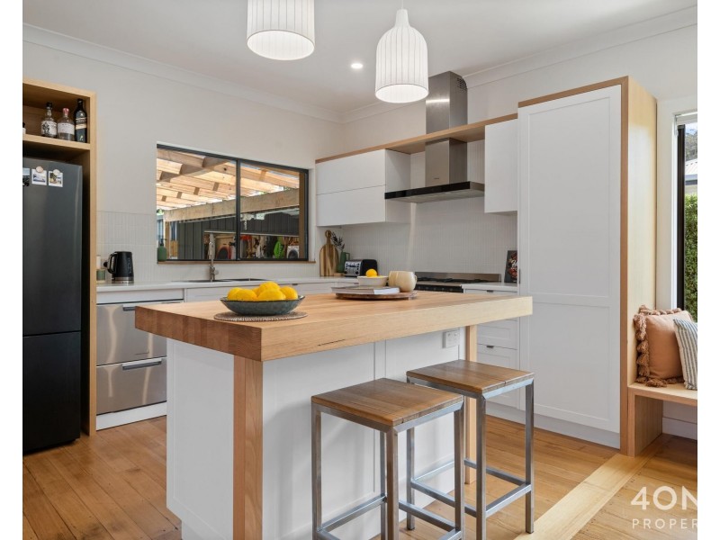 16 Fifth Avenue, New Norfolk TAS 7140