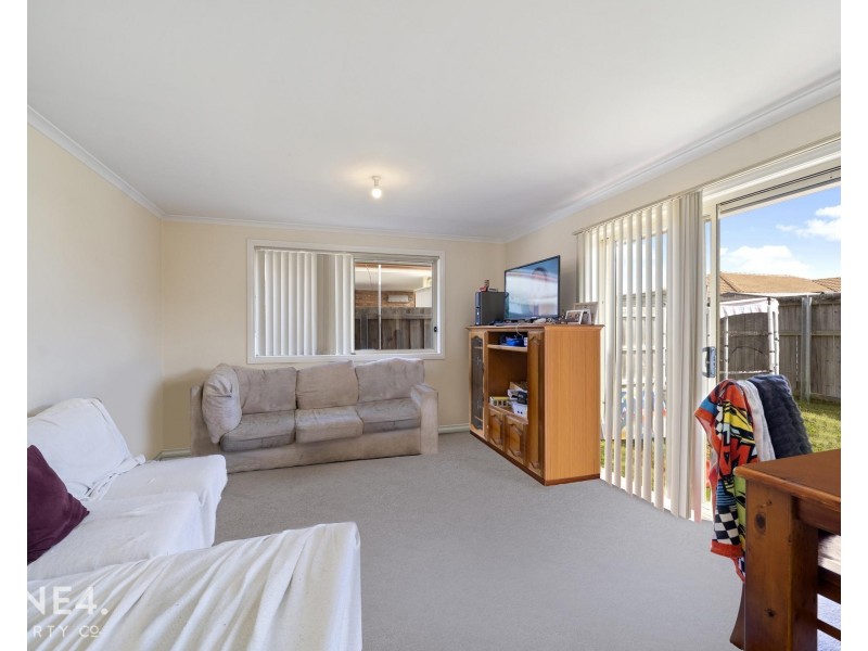 2/11 Lucas Place, Brighton TAS 7030