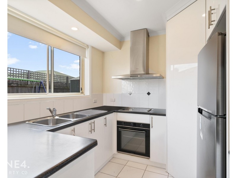 2/11 Lucas Place, Brighton TAS 7030