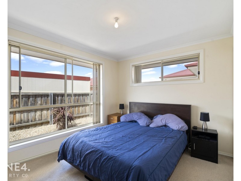 2/11 Lucas Place, Brighton TAS 7030