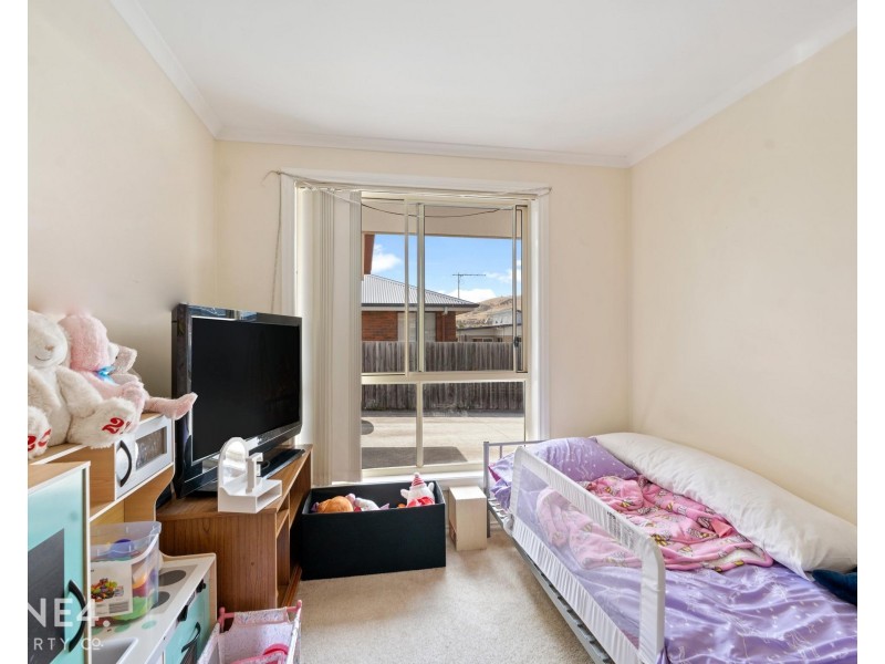 2/11 Lucas Place, Brighton TAS 7030