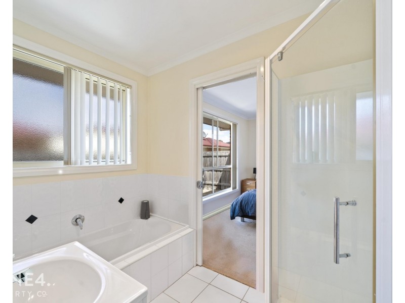 2/11 Lucas Place, Brighton TAS 7030