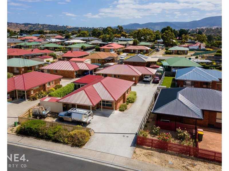 2/11 Lucas Place, Brighton TAS 7030