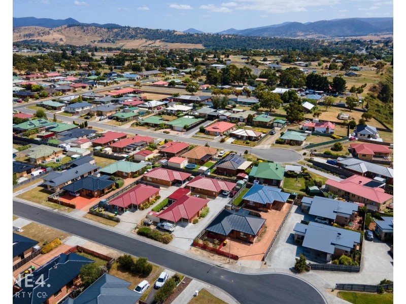 2/11 Lucas Place, Brighton TAS 7030