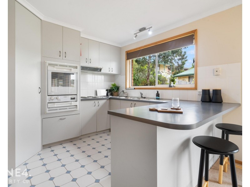 1/6 Yaizu Court, Lenah Valley TAS 7008
