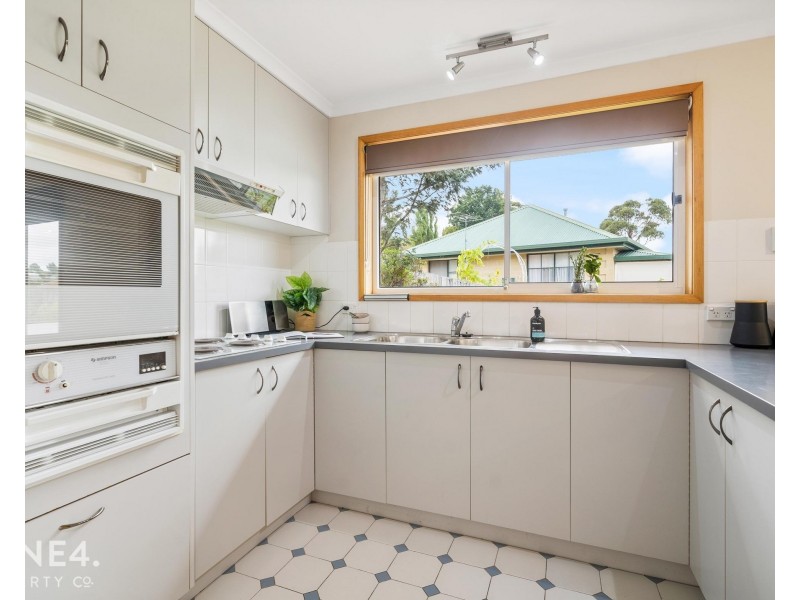 1/6 Yaizu Court, Lenah Valley TAS 7008