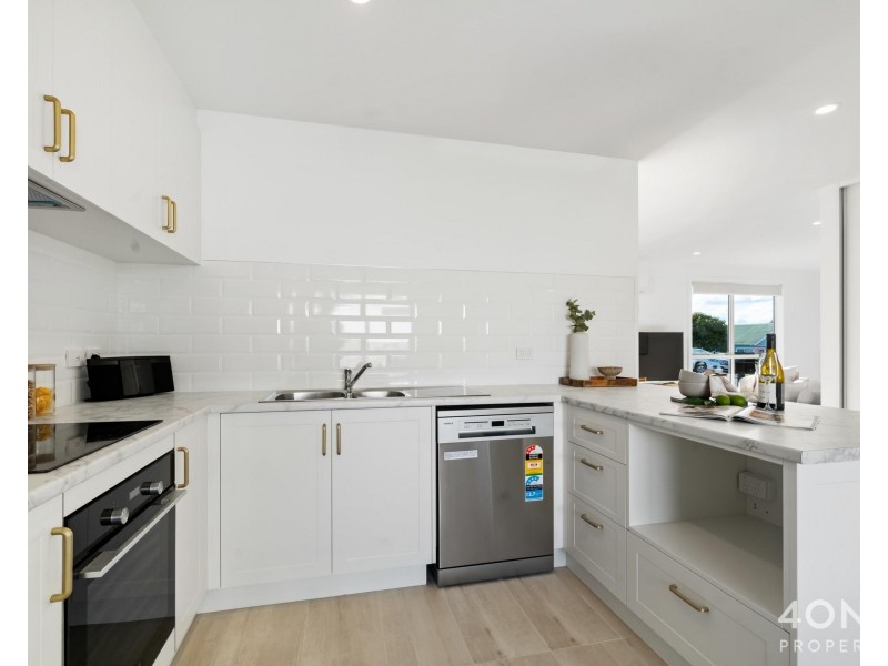 1/21 Windermere Beach Road, Claremont TAS 7011
