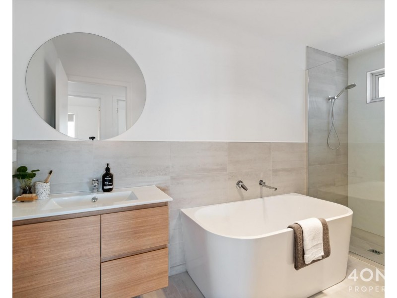 1/21 Windermere Beach Road, Claremont TAS 7011