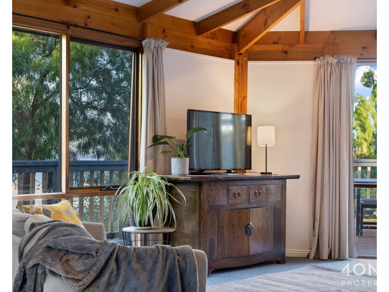 16 Clives Avenue, Old Beach TAS 7017