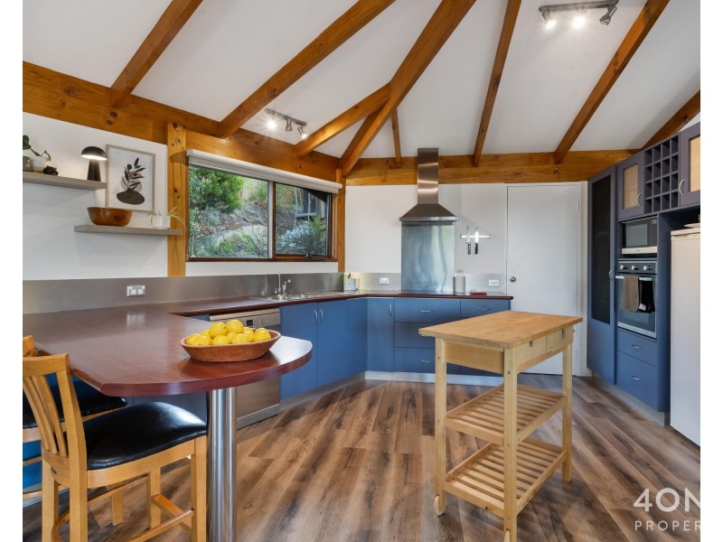16 Clives Avenue, Old Beach TAS 7017