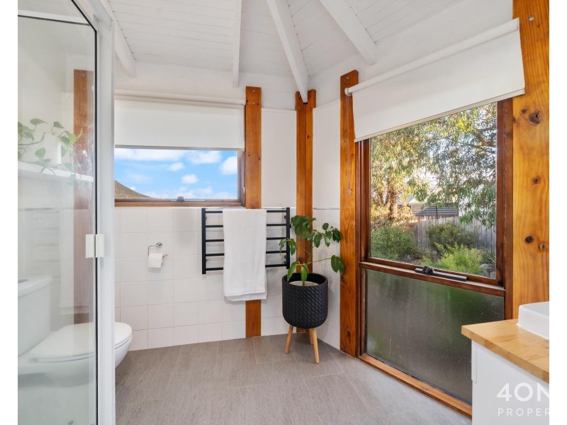 16 Clives Avenue, Old Beach TAS 7017
