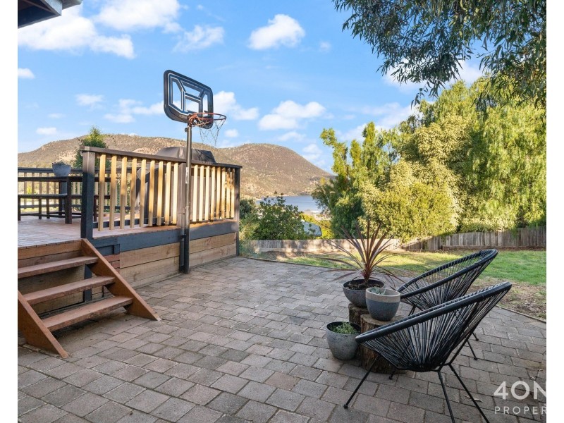 16 Clives Avenue, Old Beach TAS 7017