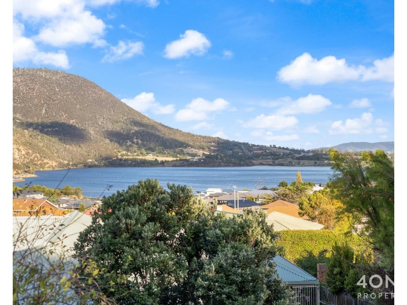 16 Clives Avenue, Old Beach TAS 7017