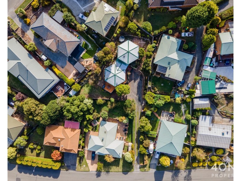16 Clives Avenue, Old Beach TAS 7017