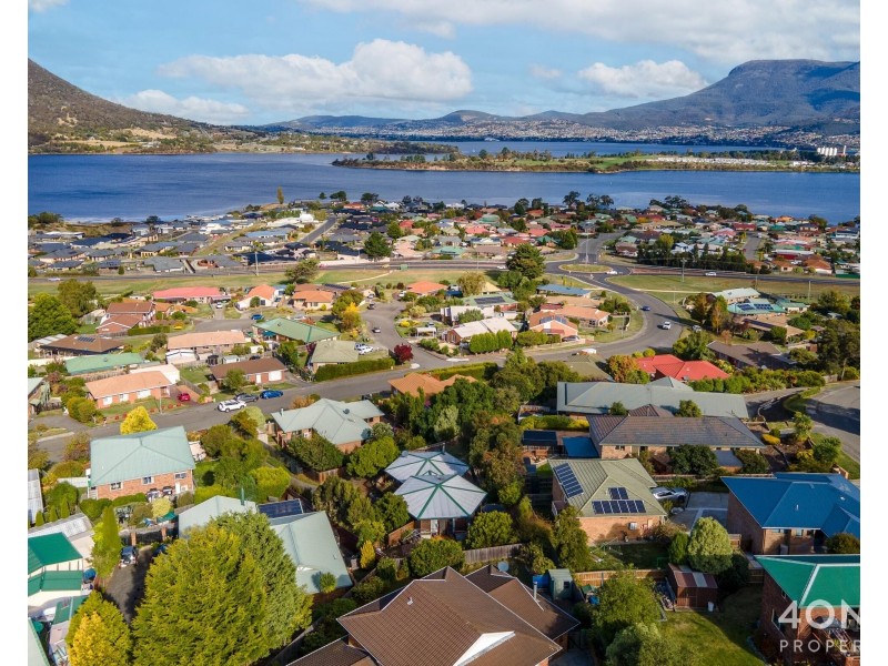 16 Clives Avenue, Old Beach TAS 7017