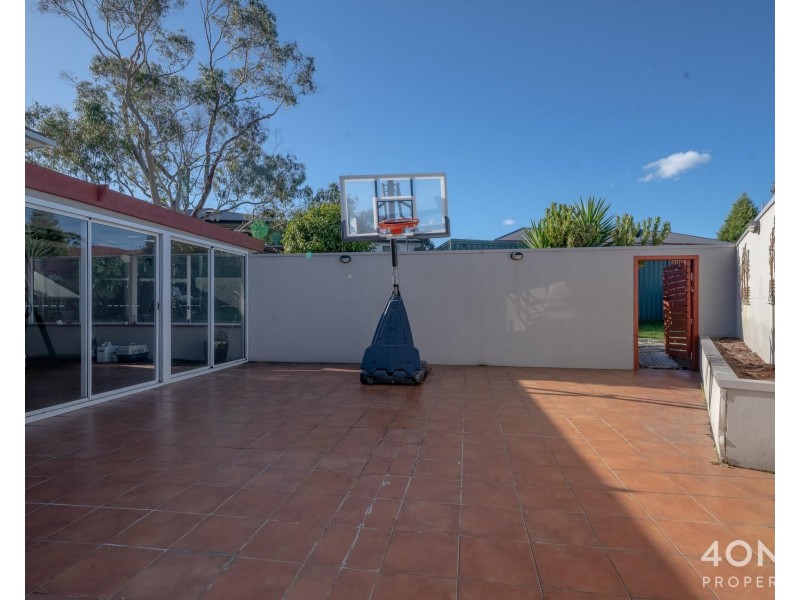 8 Kristen Court, Claremont TAS 7011