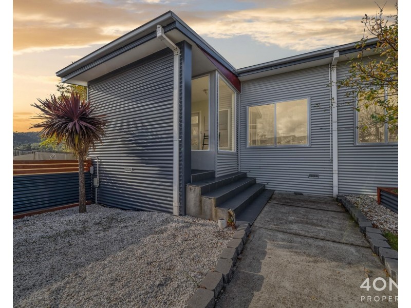 2 Amundsen Crescent, Warrane TAS 7018