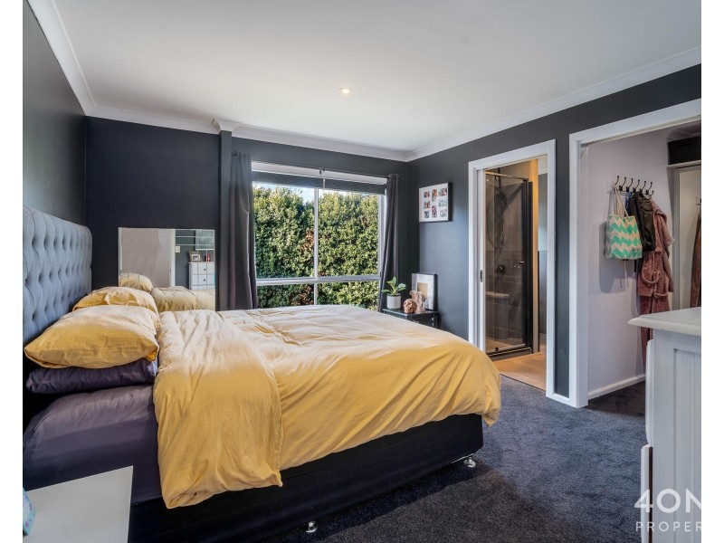 2 Amundsen Crescent, Warrane TAS 7018