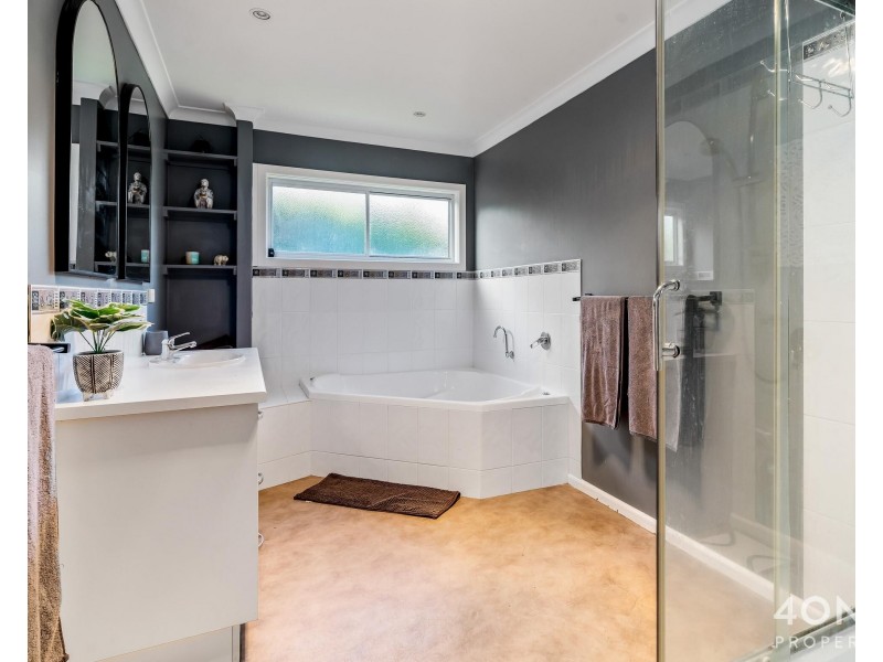 2 Amundsen Crescent, Warrane TAS 7018