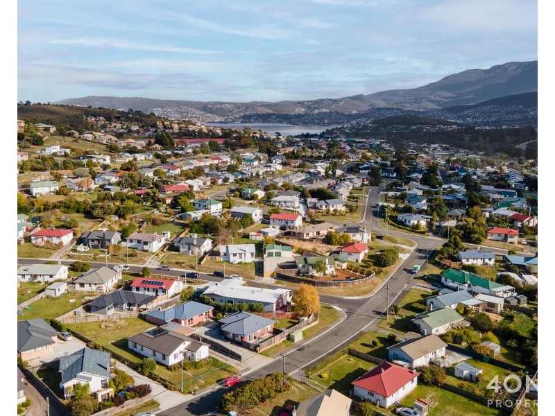 2 Amundsen Crescent, Warrane TAS 7018