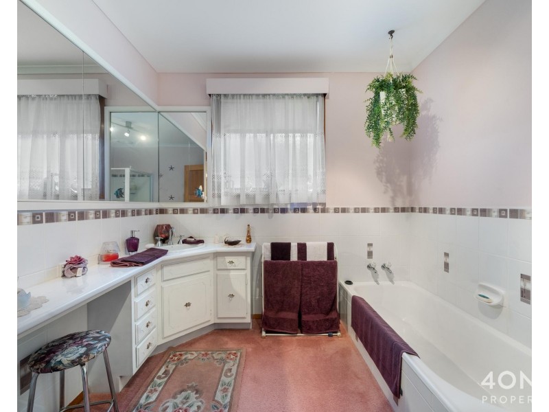 1 Basque Place, Rosetta TAS 7010