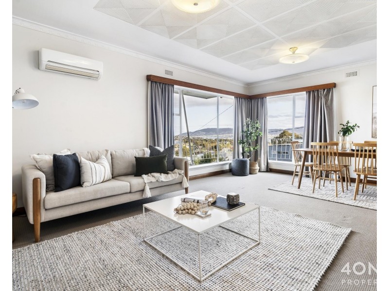 10 Tianna Road, Lindisfarne TAS 7015